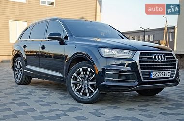Позашляховик / Кросовер Audi Q7 2016 в Сарнах