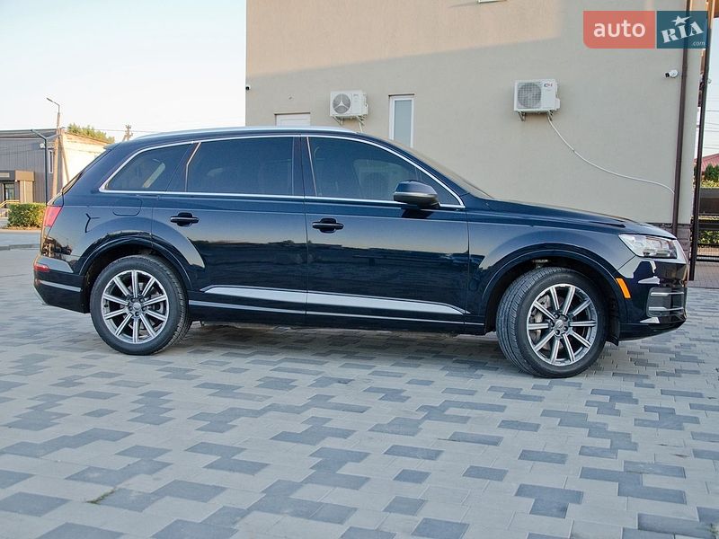 Позашляховик / Кросовер Audi Q7 2016 в Сарнах