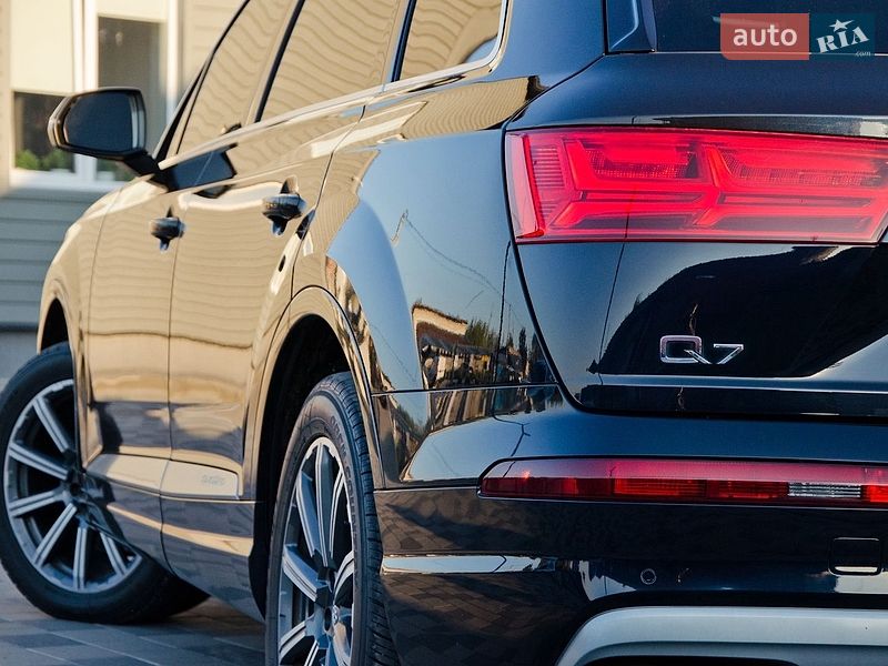 Позашляховик / Кросовер Audi Q7 2016 в Сарнах