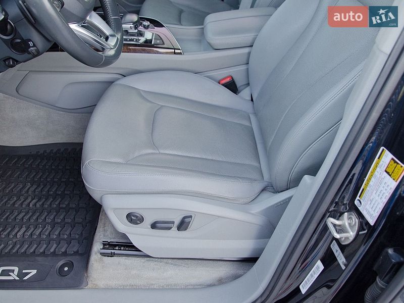 Позашляховик / Кросовер Audi Q7 2016 в Сарнах