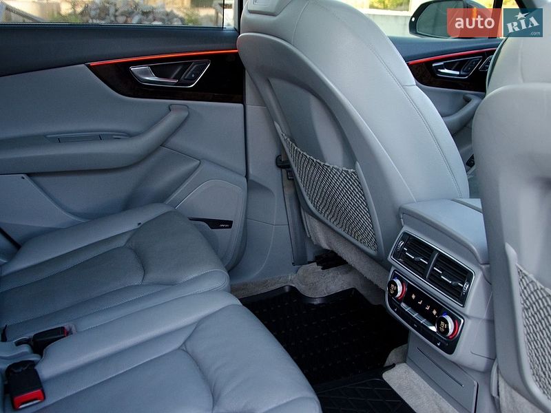Позашляховик / Кросовер Audi Q7 2016 в Сарнах