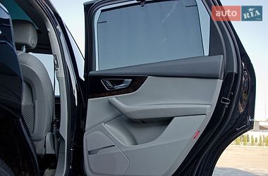 Позашляховик / Кросовер Audi Q7 2016 в Сарнах