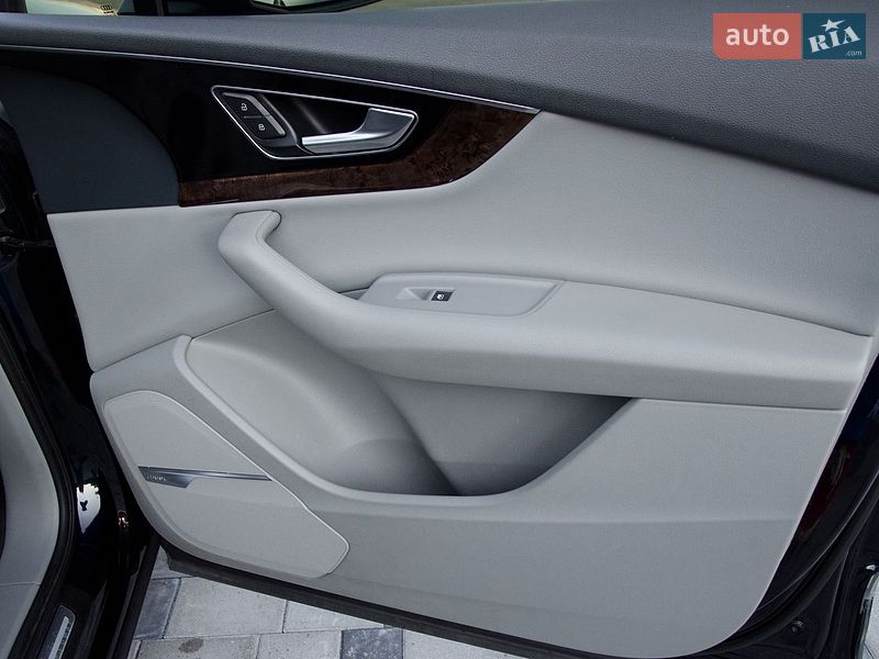 Позашляховик / Кросовер Audi Q7 2016 в Сарнах