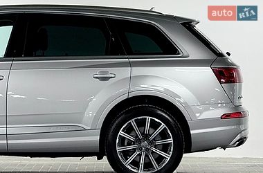 Позашляховик / Кросовер Audi Q7 2016 в Києві