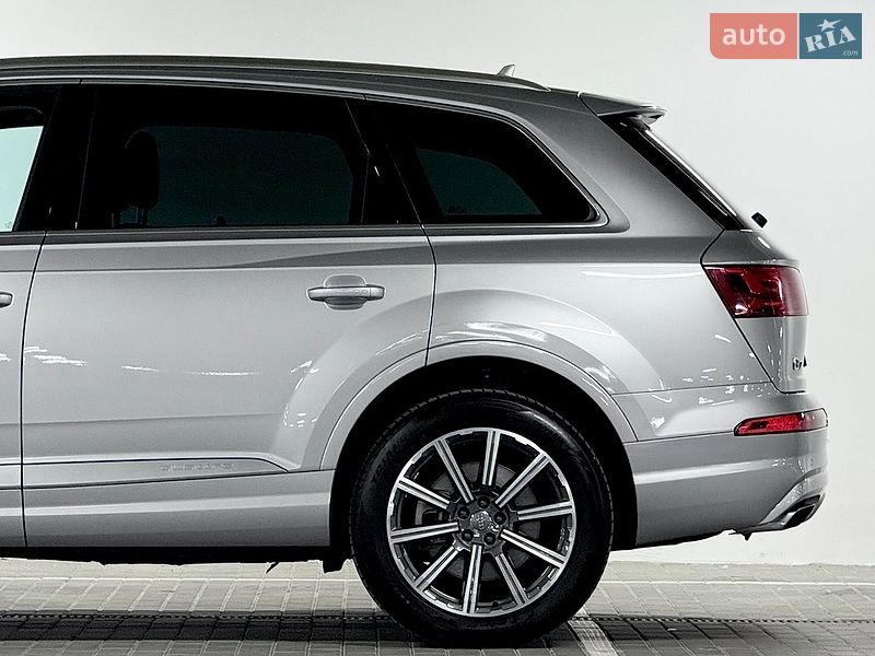 Позашляховик / Кросовер Audi Q7 2016 в Києві