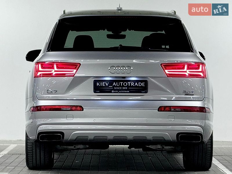 Позашляховик / Кросовер Audi Q7 2016 в Києві