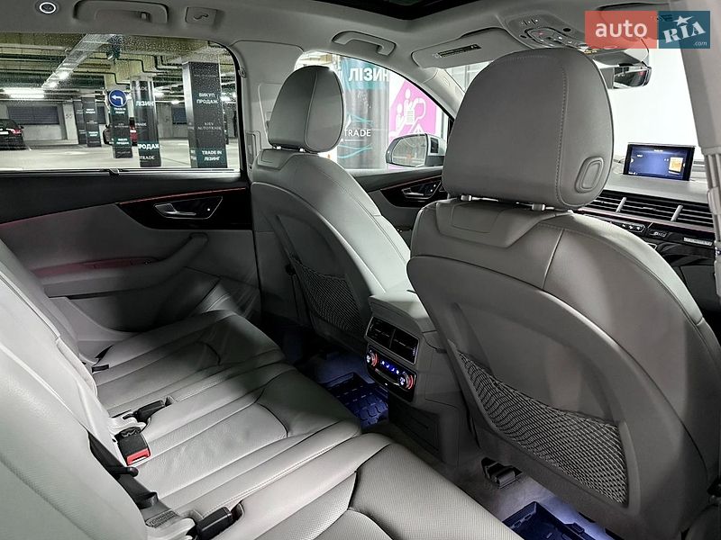 Позашляховик / Кросовер Audi Q7 2016 в Києві