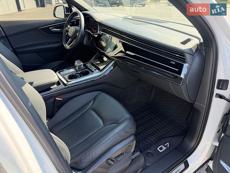 Позашляховик / Кросовер Audi Q7 2020 в Нововолинську