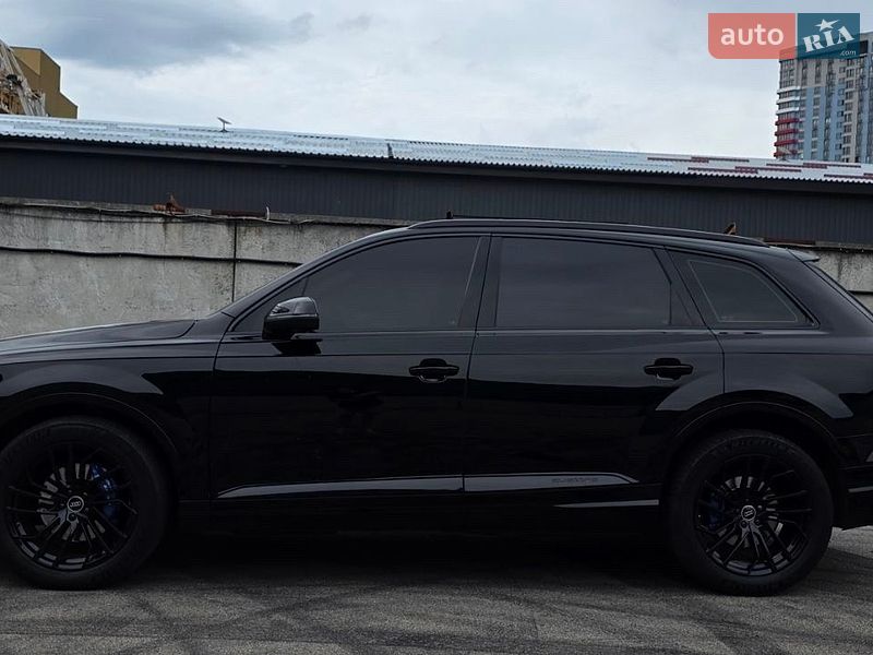 Позашляховик / Кросовер Audi Q7 2017 в Києві