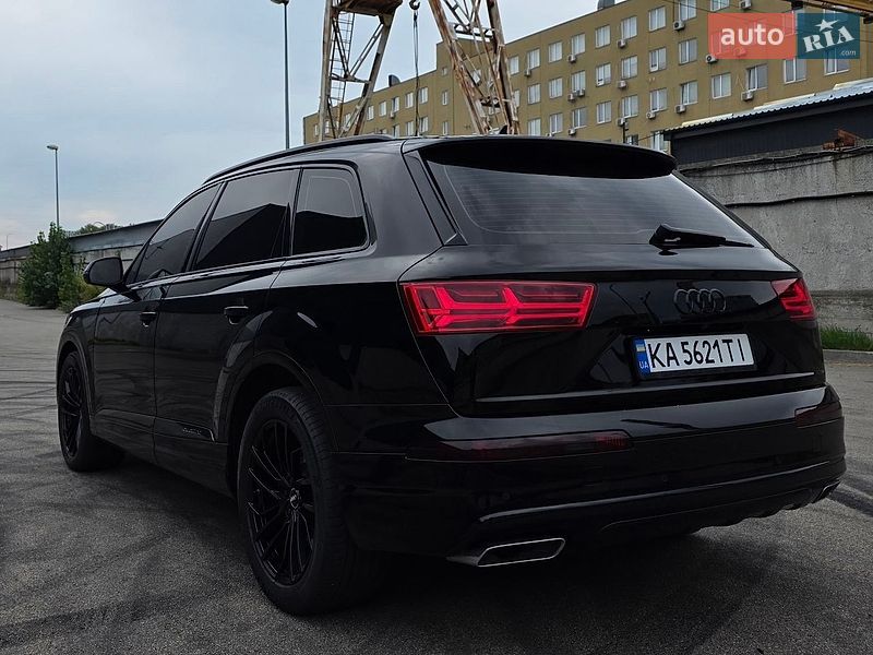 Позашляховик / Кросовер Audi Q7 2017 в Києві