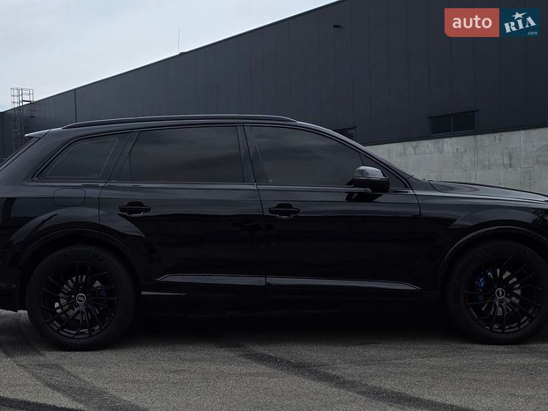 Позашляховик / Кросовер Audi Q7 2017 в Києві