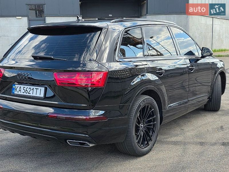 Позашляховик / Кросовер Audi Q7 2017 в Києві