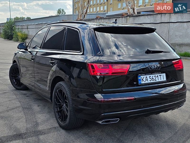 Позашляховик / Кросовер Audi Q7 2017 в Києві
