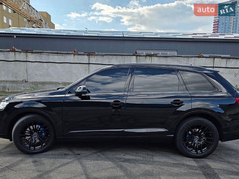 Позашляховик / Кросовер Audi Q7 2017 в Києві