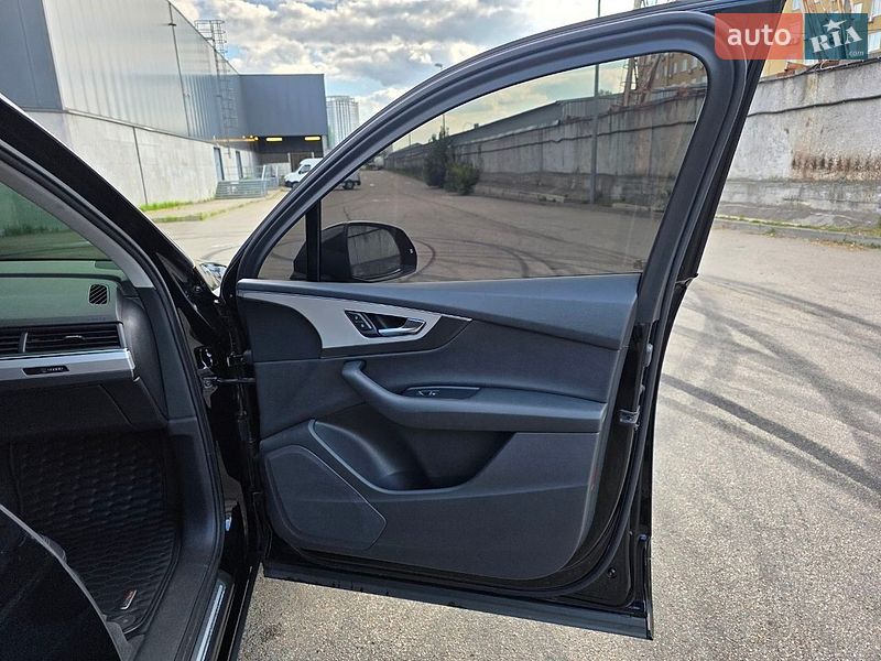 Позашляховик / Кросовер Audi Q7 2017 в Києві