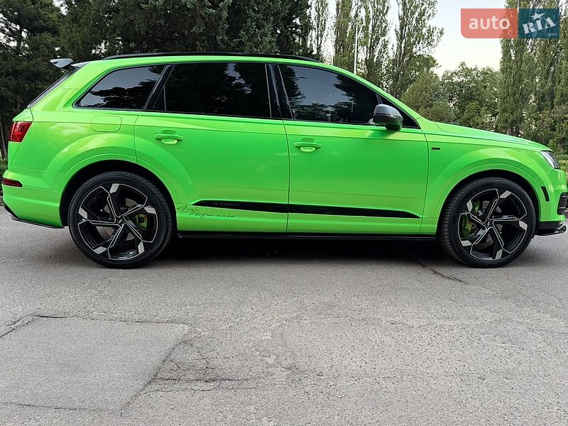 Внедорожник / Кроссовер Audi Q7 2016 в Киеве