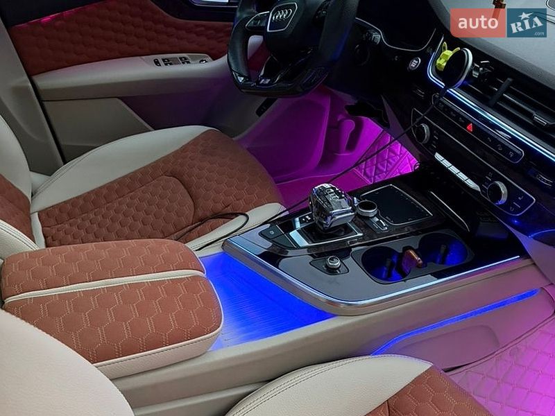 Внедорожник / Кроссовер Audi Q7 2016 в Киеве