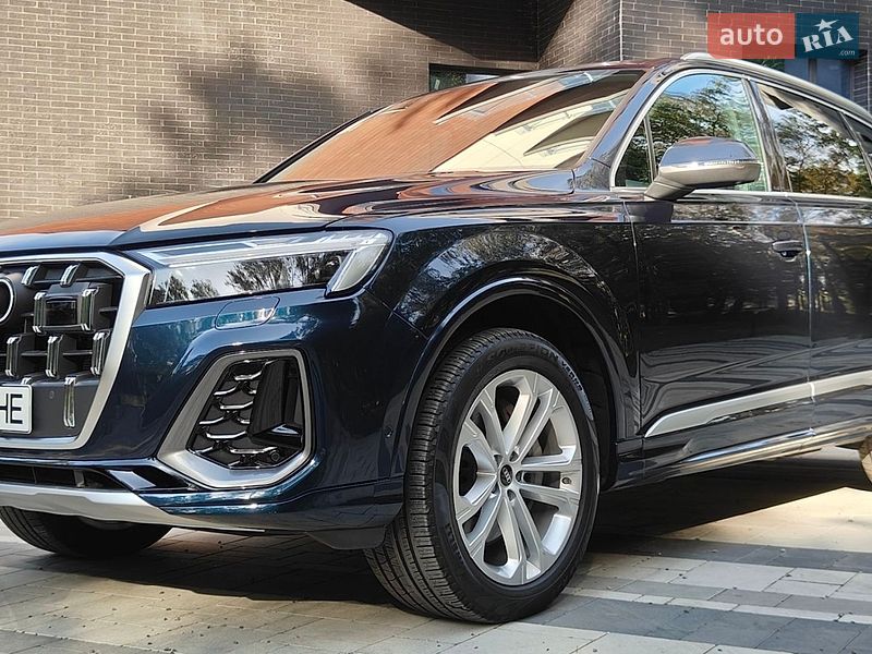 Внедорожник / Кроссовер Audi Q7 2024 в Тернополе