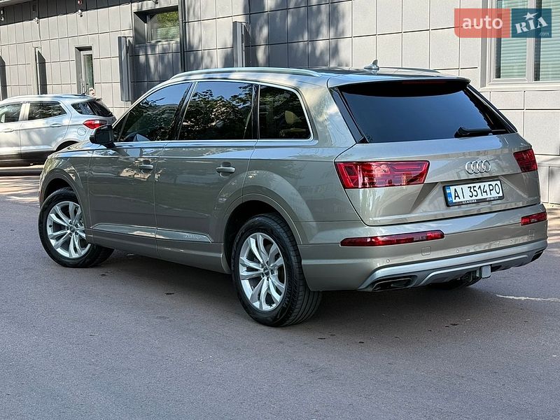 Позашляховик / Кросовер Audi Q7 2016 в Києві