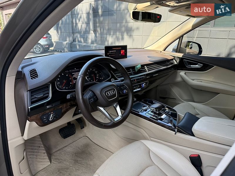 Позашляховик / Кросовер Audi Q7 2016 в Києві