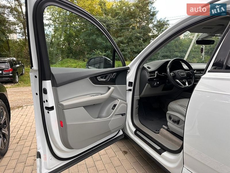 Позашляховик / Кросовер Audi Q7 2016 в Чернівцях
