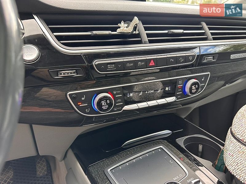 Позашляховик / Кросовер Audi Q7 2016 в Чернівцях