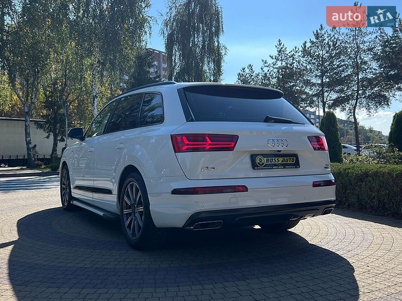 Позашляховик / Кросовер Audi Q7 2016 в Львові