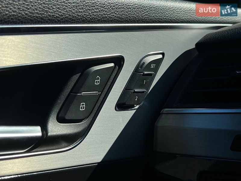 Позашляховик / Кросовер Audi Q7 2016 в Львові