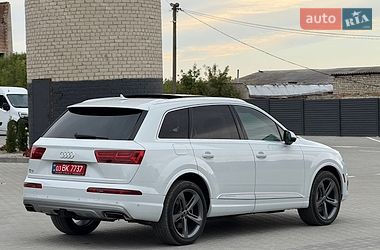 Позашляховик / Кросовер Audi Q7 2018 в Дубні