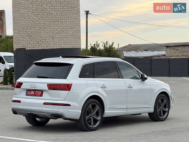 Позашляховик / Кросовер Audi Q7 2018 в Дубні