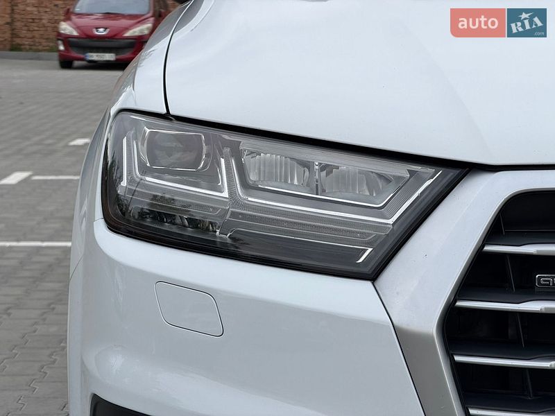 Позашляховик / Кросовер Audi Q7 2018 в Дубні