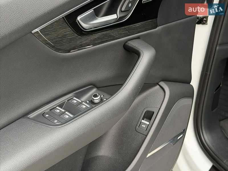 Позашляховик / Кросовер Audi Q7 2018 в Дубні