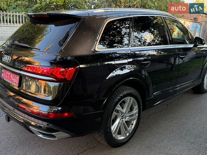 Позашляховик / Кросовер Audi Q7 2021 в Полтаві