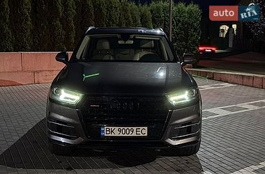 Внедорожник / Кроссовер Audi Q7 2015 в Дубно