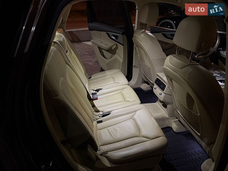 Внедорожник / Кроссовер Audi Q7 2015 в Дубно