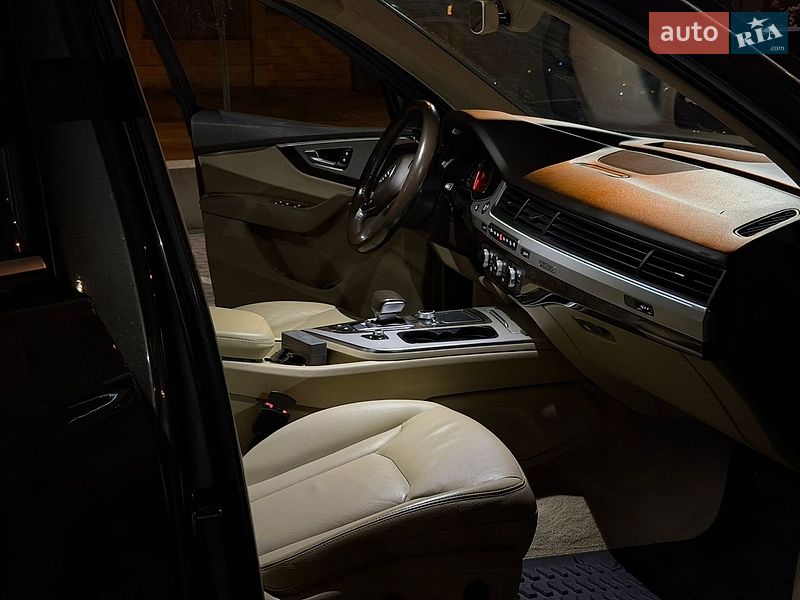 Внедорожник / Кроссовер Audi Q7 2015 в Дубно