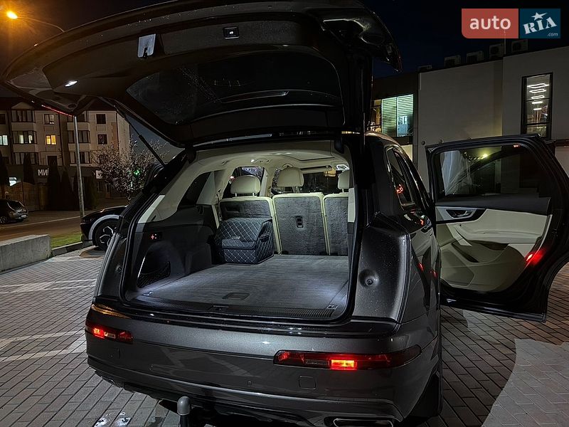 Внедорожник / Кроссовер Audi Q7 2015 в Дубно
