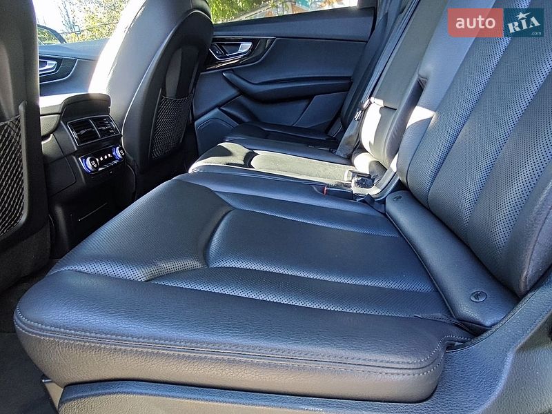 Внедорожник / Кроссовер Audi Q7 2016 в Киеве