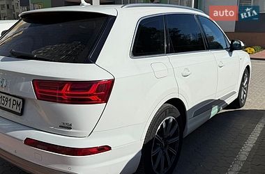 Позашляховик / Кросовер Audi Q7 2016 в Києві