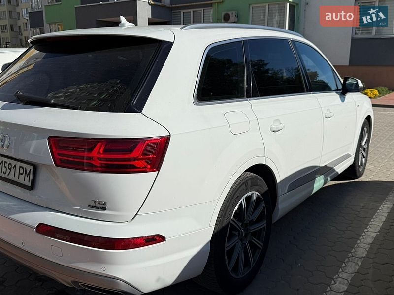 Позашляховик / Кросовер Audi Q7 2016 в Києві