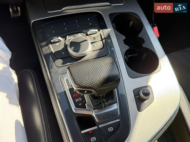 Позашляховик / Кросовер Audi Q7 2016 в Києві