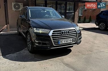 Позашляховик / Кросовер Audi Q7 2015 в Первомайську