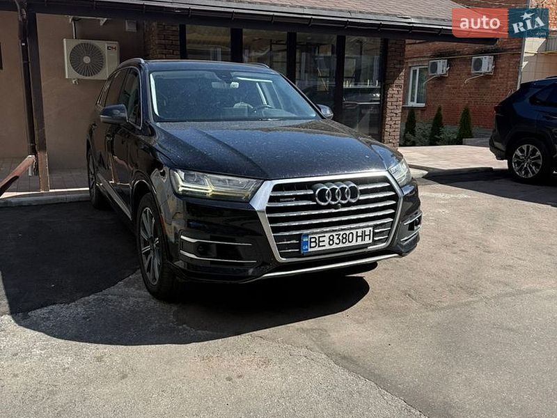 Позашляховик / Кросовер Audi Q7 2015 в Первомайську