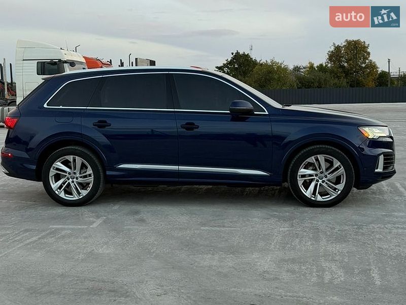Позашляховик / Кросовер Audi Q7 2020 в Києві