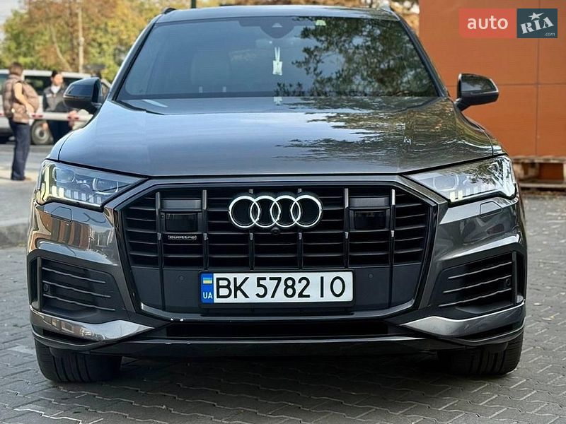 Внедорожник / Кроссовер Audi Q7 2019 в Черновцах