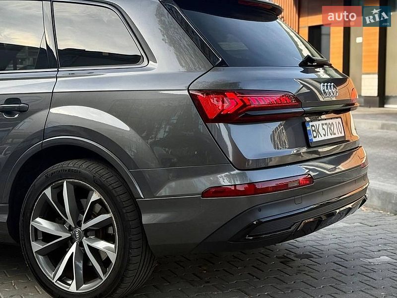 Внедорожник / Кроссовер Audi Q7 2019 в Черновцах