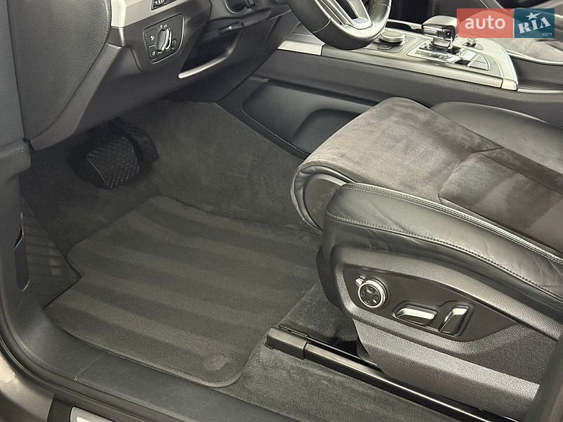 Внедорожник / Кроссовер Audi Q7 2017 в Умани