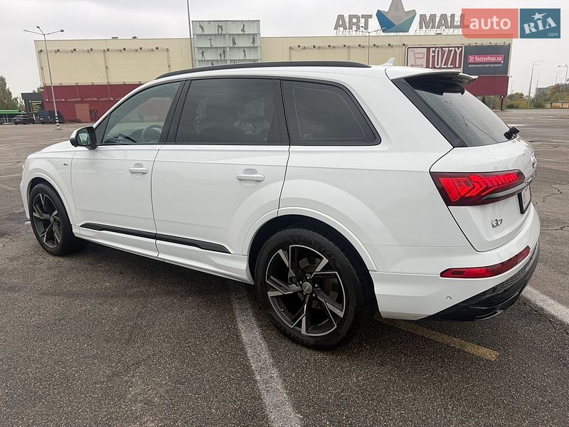 Внедорожник / Кроссовер Audi Q7 2021 в Киеве