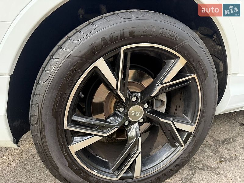 Внедорожник / Кроссовер Audi Q7 2021 в Киеве