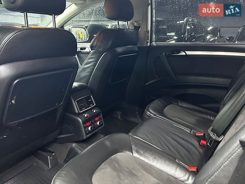 Внедорожник / Кроссовер Audi Q7 2010 в Черновцах